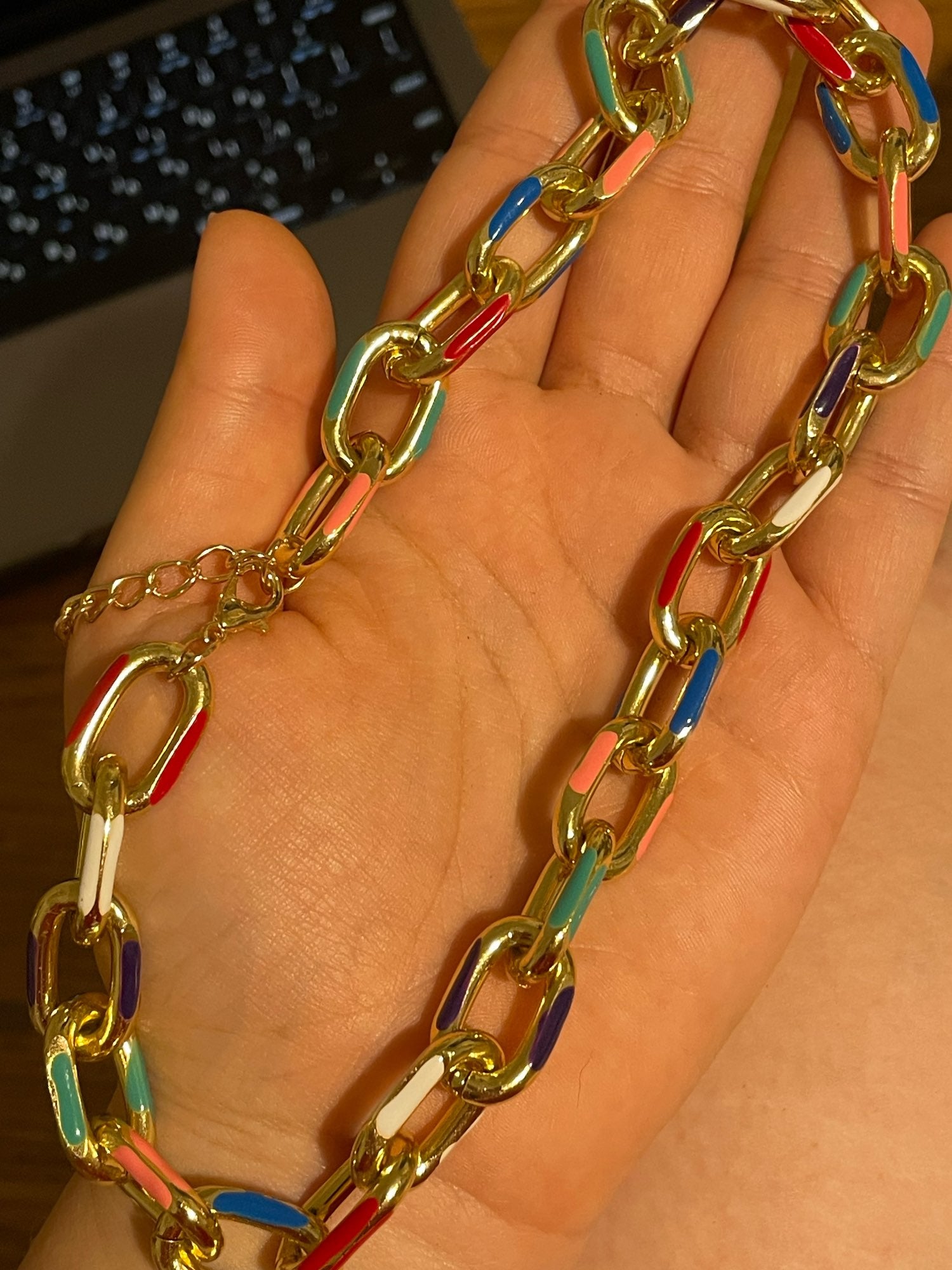"Collar de Eslabones Multicolor".